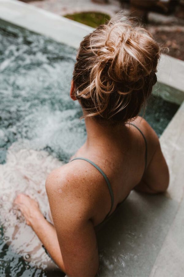 spa-wellness-am-tegernsee-frau-im-whirlpool